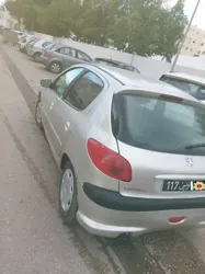 Av Peugeot 206 à El Mourouj