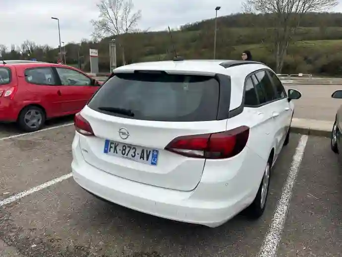 A Saisir Opel Astra Sport Tourer0