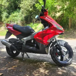 Scooter Peugeot jet Force à Jendouba