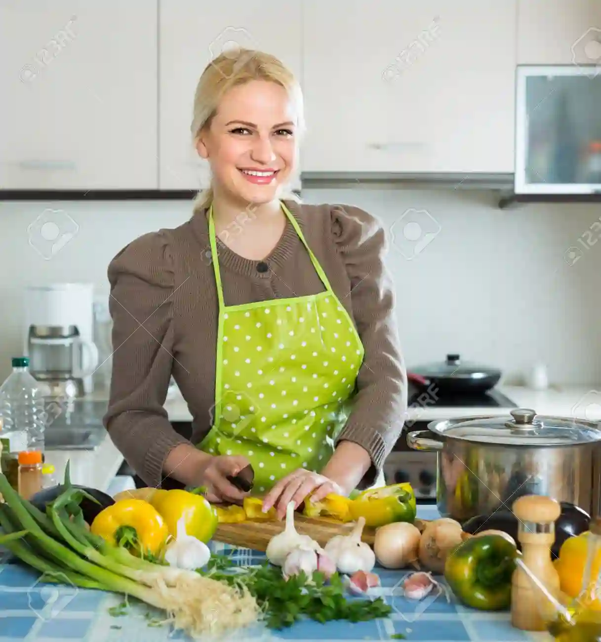 FEMME DE CUISINE A JERBA 