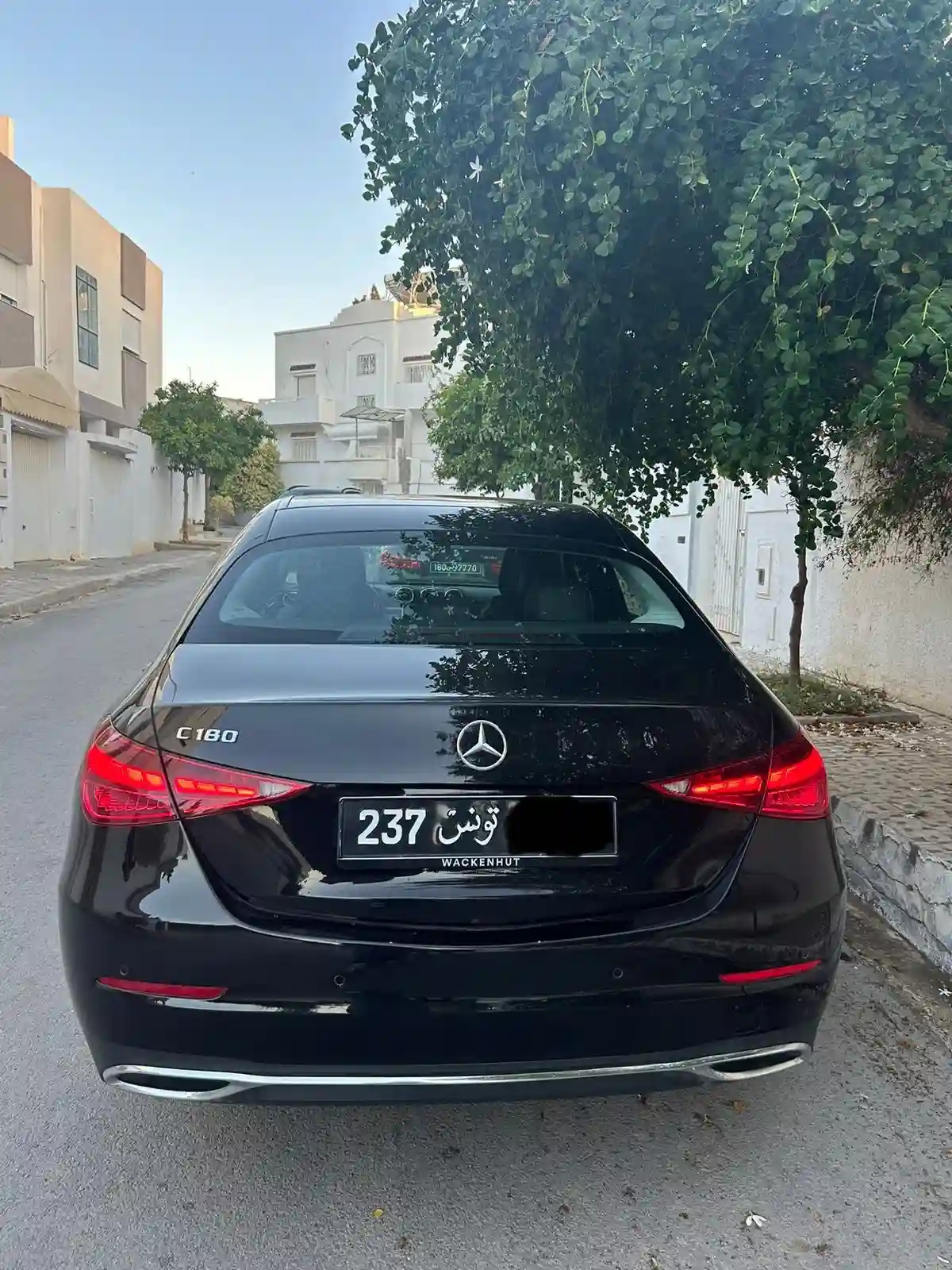 Mercedes C180 à Ariana - Vue 2