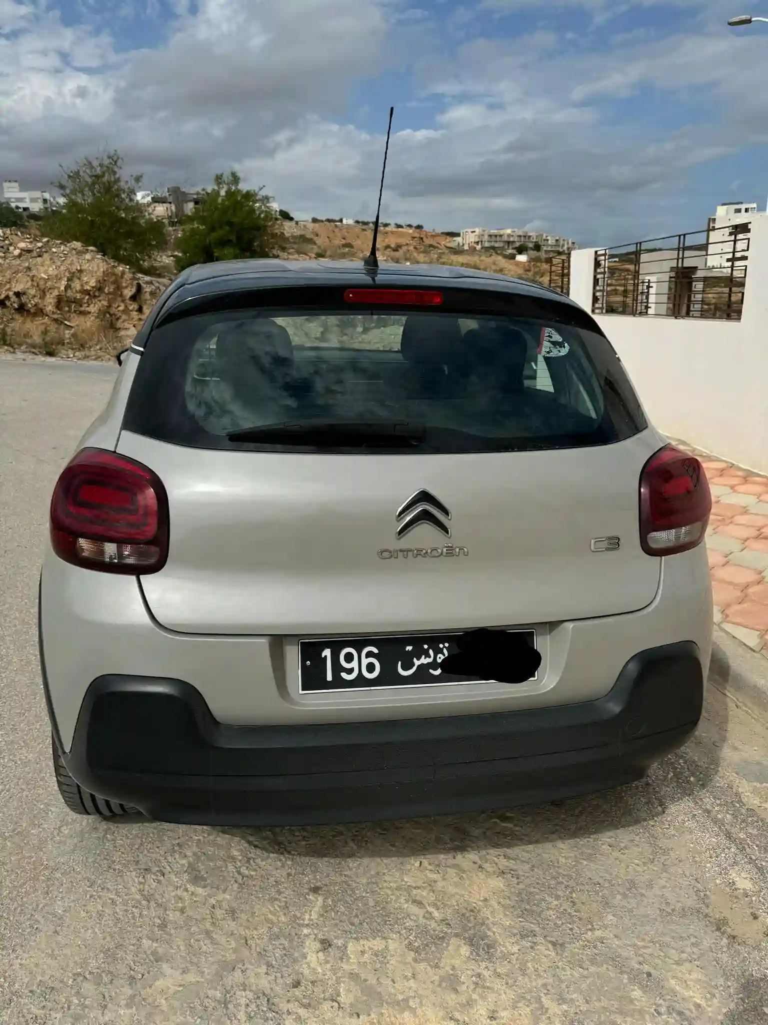 Voiture Citroen c3 Modèle 2017 Puretech 1ère Main à El Menzah 1 - Vue 2