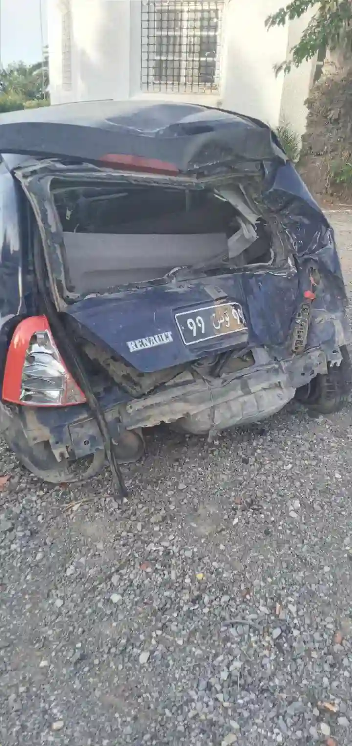 Clio Accidenté à Cite El Hajjam0