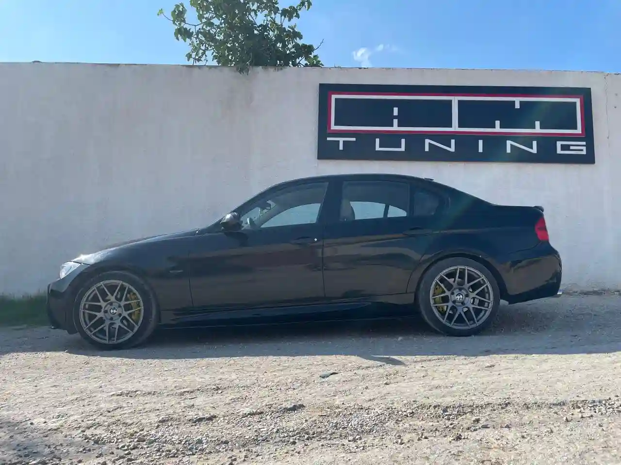 Bmw e90 316i à Le Bardo - Vue 2