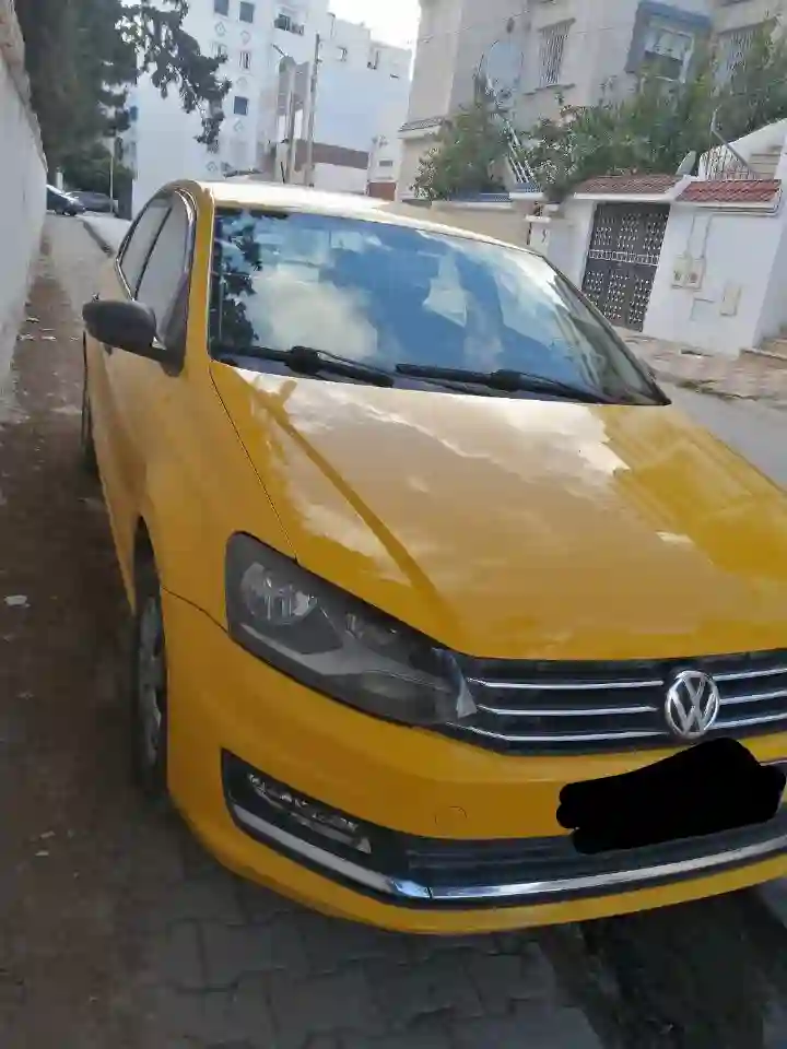 Taxi Polo Sedan à Borj El Baccouche0