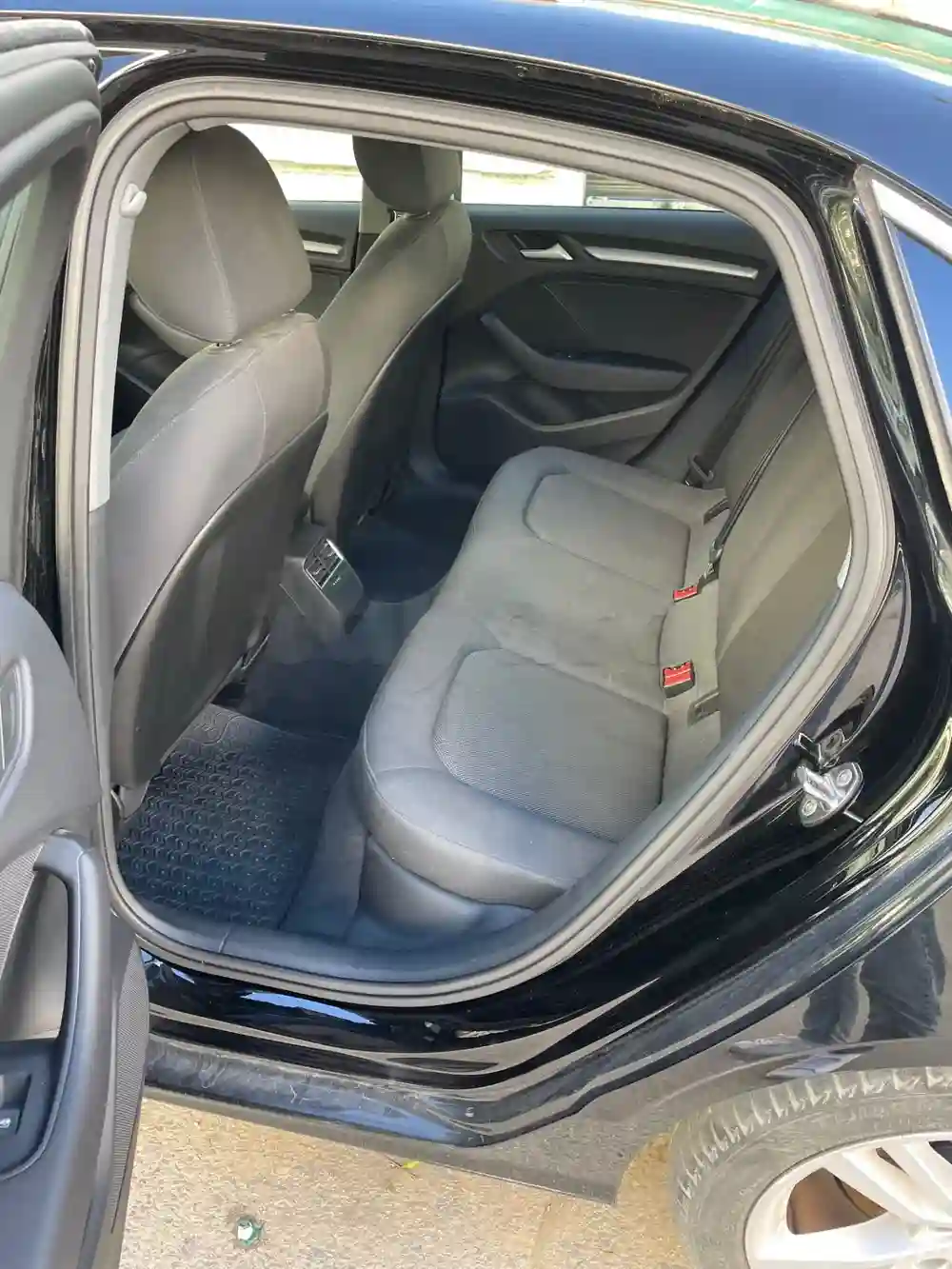 Vend Audi A3 Couleur Noir - Vue 3
