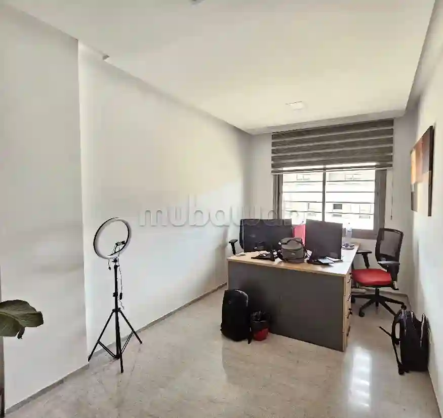 À Louer un Bureau de Quatre Pièces au lac 2 - Vue 2
