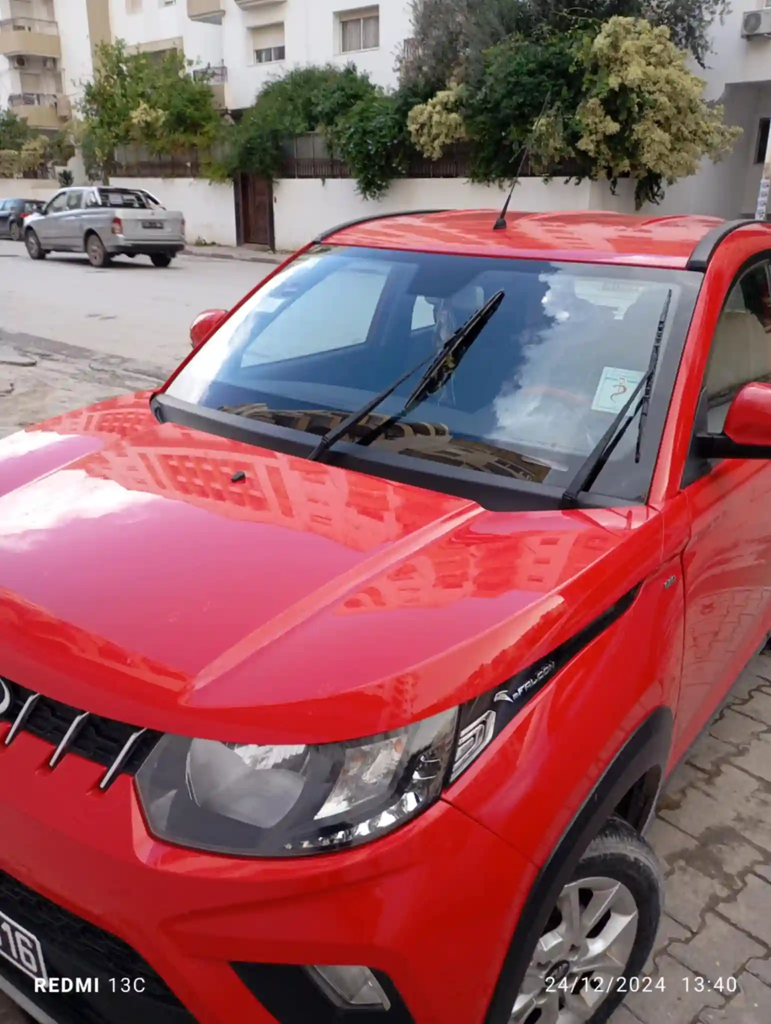 Mahindra Kuv 100 - Vue 1