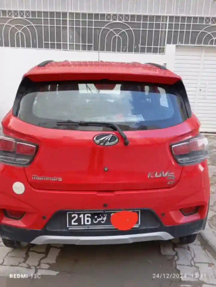 Mahindra Kuv 100 - Vue 2
