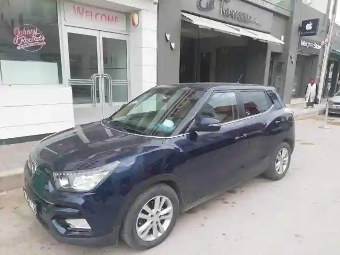 À Vendre Ssangyong Tivoli 16 Essence - Automatique - Vue 1