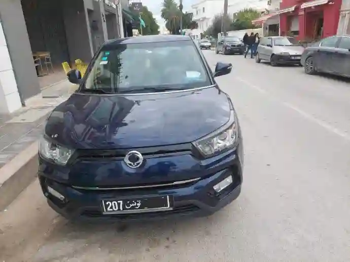 À Vendre Ssangyong Tivoli 16 Essence - Automatique - Vue 3