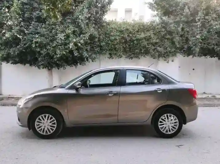 Suzuki Dzire Première Main EN Excellent État - Vue 5