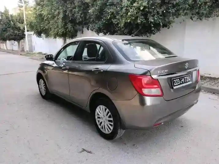 Suzuki Dzire Première Main EN Excellent État - Vue 8
