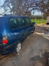 A Vendre Renault (feraille)