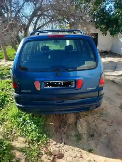 A Vendre Renault (feraille) - Vue 1