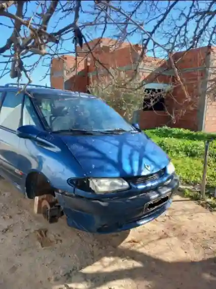 A Vendre Renault (feraille) - Vue 2