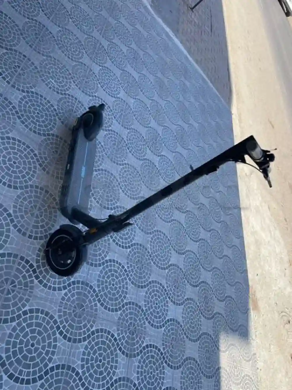 Trottinette Électrique Ninebot - Vue 2