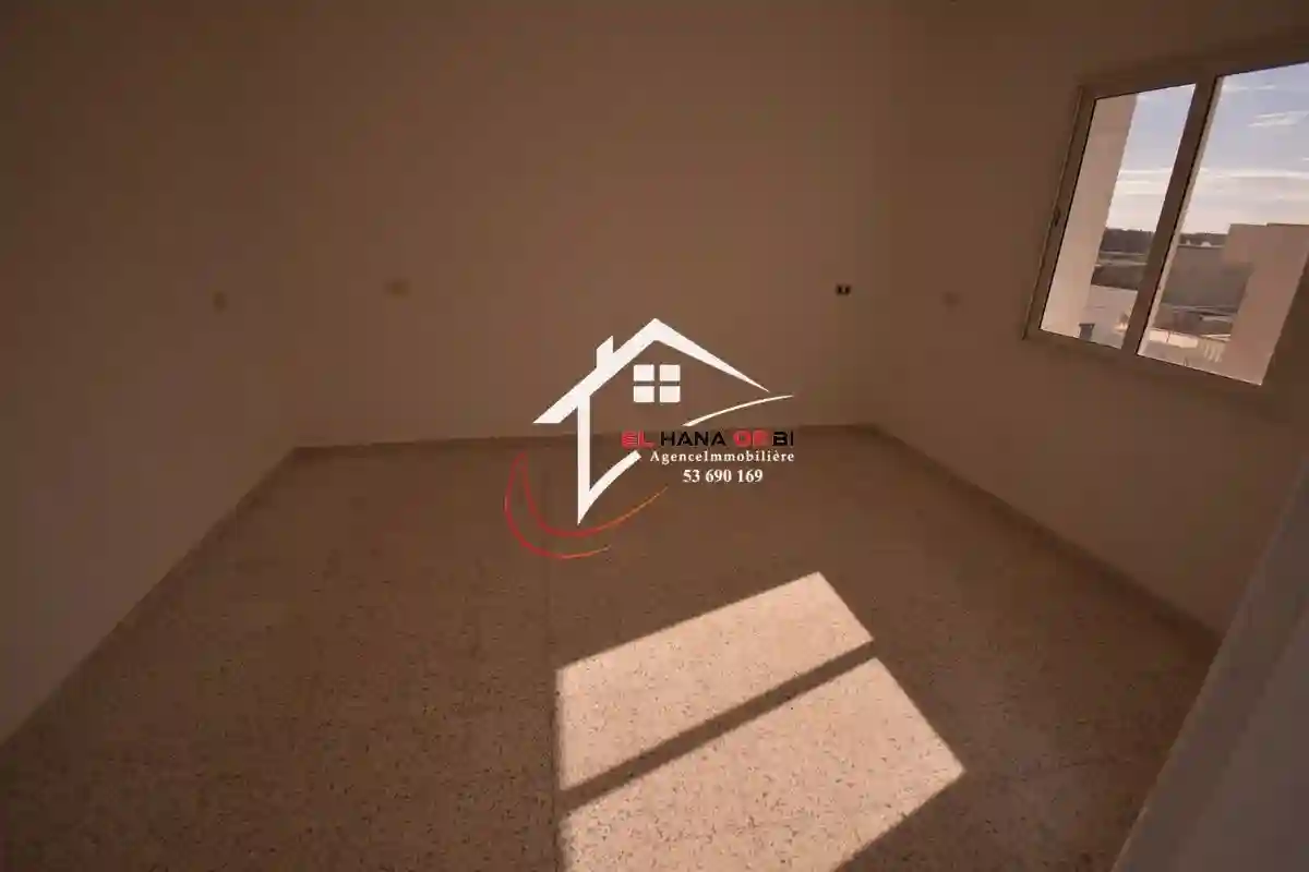 Petite Immeuble de Trois Appartements Avec Garage à Vendre - Vue 1