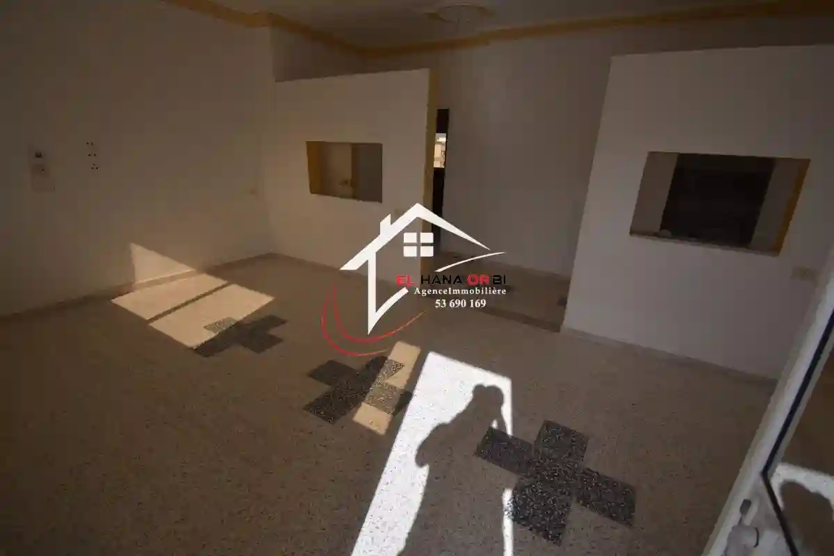 Petite Immeuble de Trois Appartements Avec Garage à Vendre - Vue 3