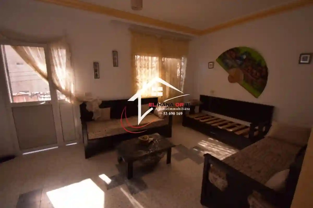 Petite Immeuble de Trois Appartements Avec Garage à Vendre - Vue 4