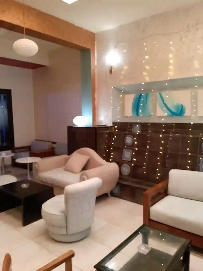 Recherche Serveuse Pour Salon de thé à Le Bardo - Vue 2