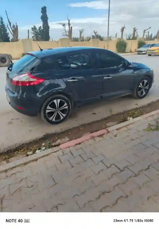 Renault Megane Essence 2011 - Vue 4