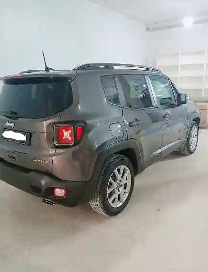 Une Jeep Renegade à ne pas Rater à Sidi Soufiene - Vue 1