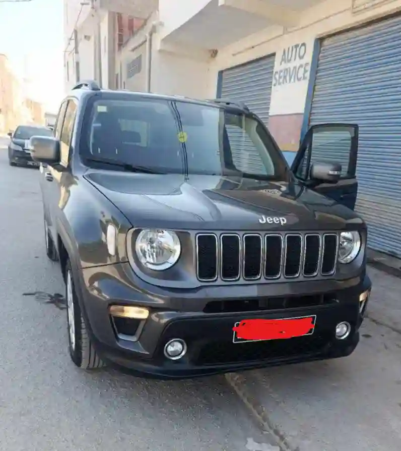 Une Jeep Renegade à ne pas Rater à Sidi Soufiene - Vue 3