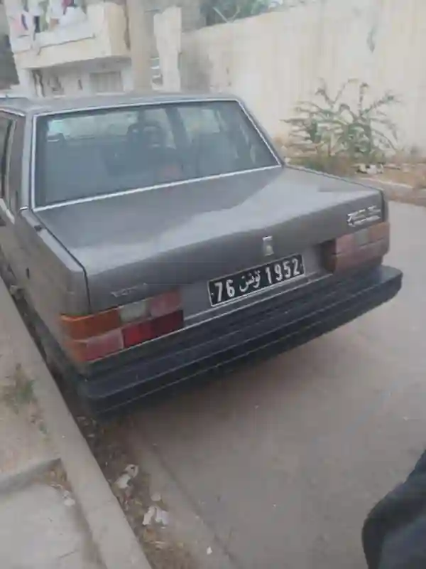 Cherche Pour Volvo 745 GLE - Année 1985 - Clignotant Avant Droit - Vue 2
