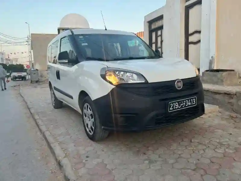 Fiat Doblo Essence 2020 - Vue 1