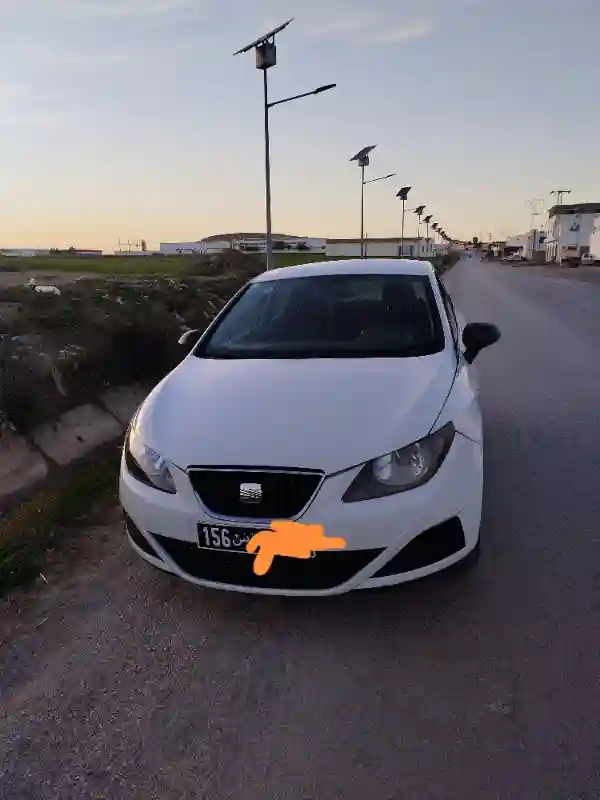 Seat Ibiza Essence 2012 - Vue 2