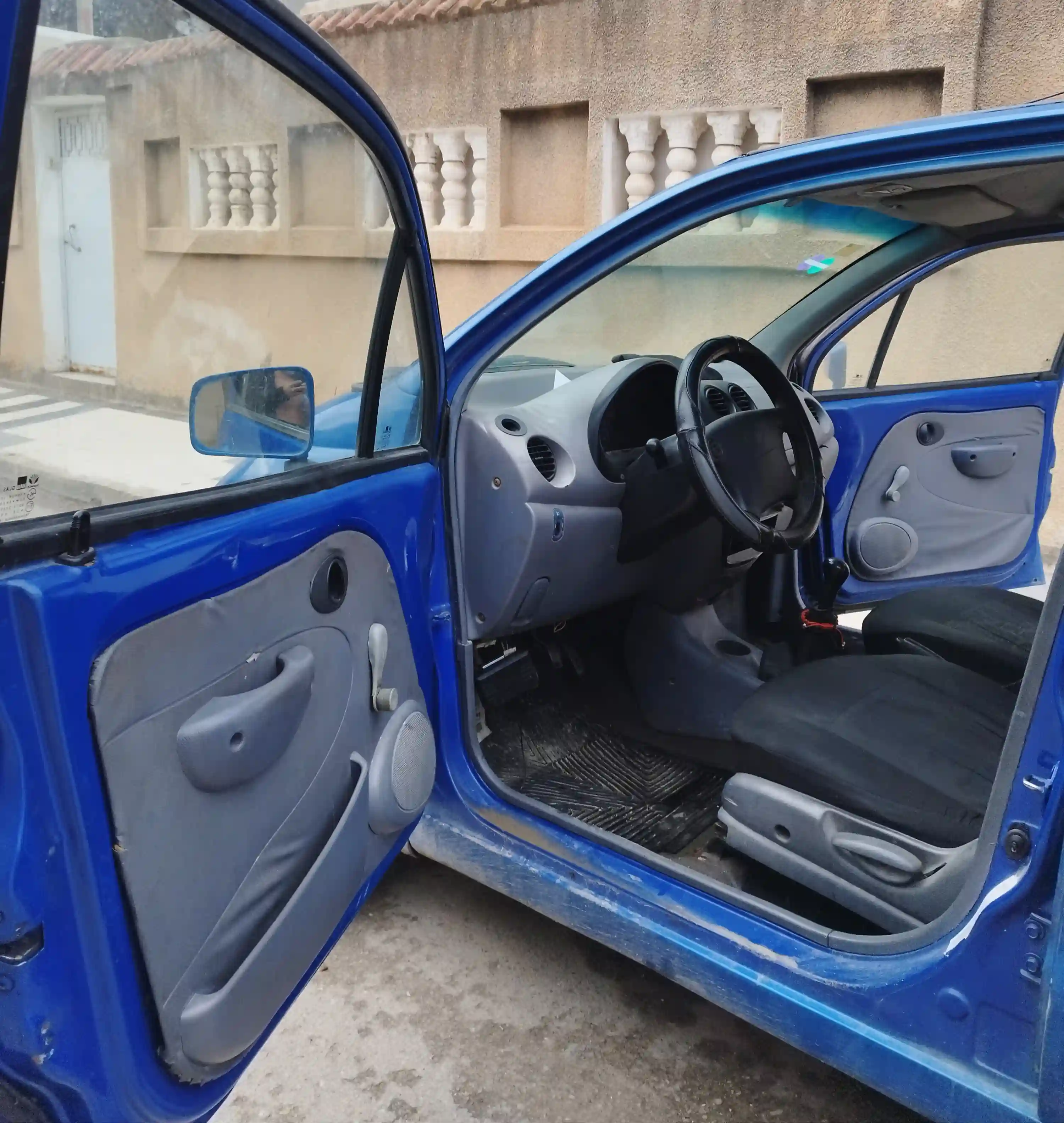 Belle Voiture à La Mannouba - Vue 2