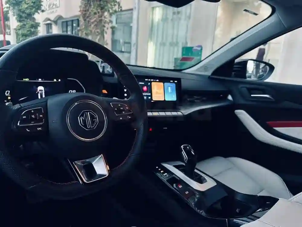 MG GT Line Sport 2024 - Vue 6