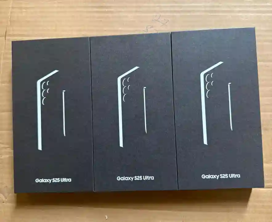 Samsung Galaxy s25 Ultra 5g s25 à Ain Draham - Vue 1