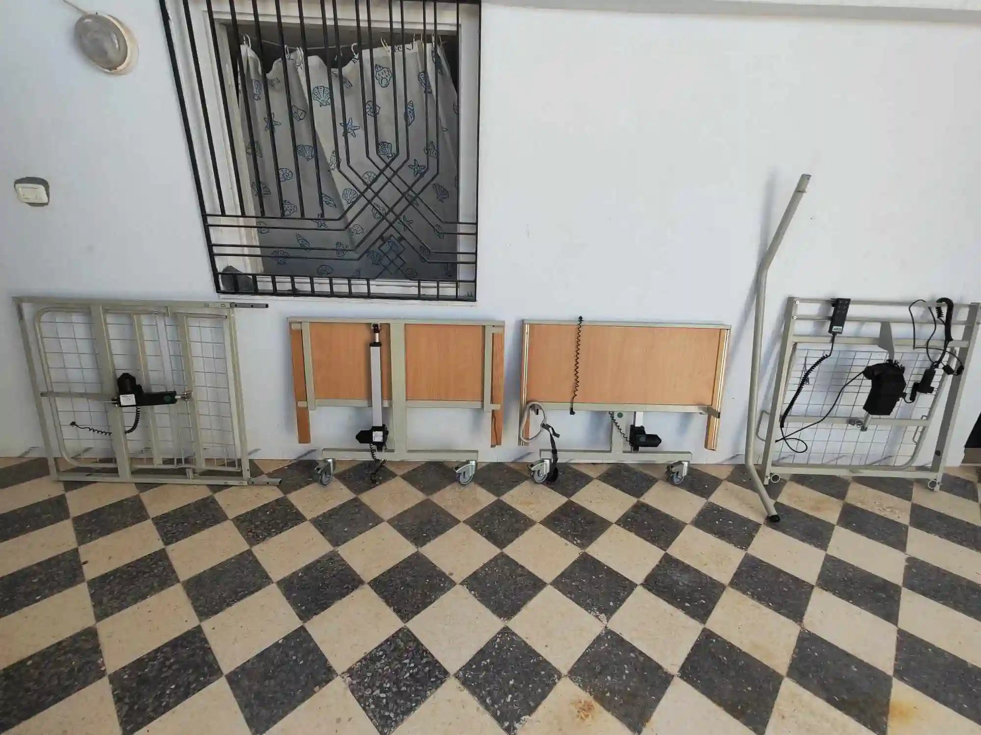 Un lit Medicalise Electric Démontable à Sfax Ville - Vue 2