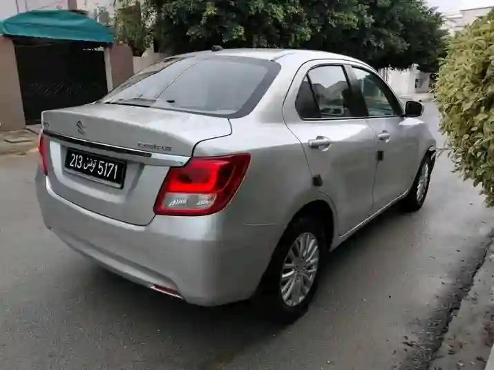 Suzuki Dzire Première Main EN Excellent État - Vue 1