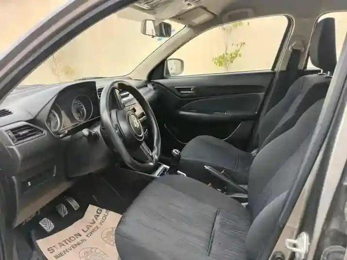 Suzuki Dzire Première Main EN Très BON État - Vue 2