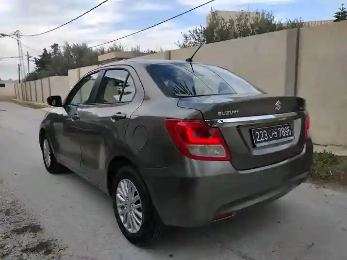 Suzuki Dzire Première Main EN Très BON État - Vue 3
