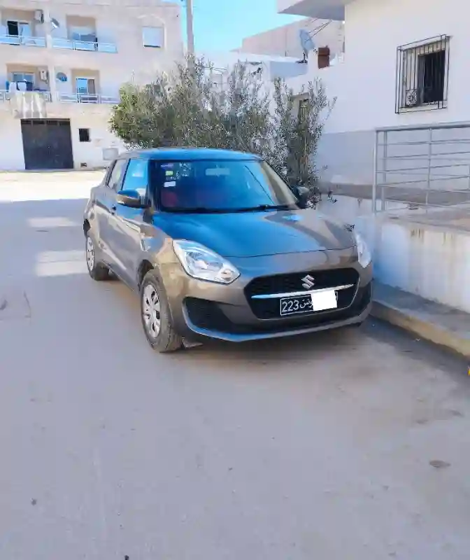 Suzuki Swift Essence 2021 - Vue 3
