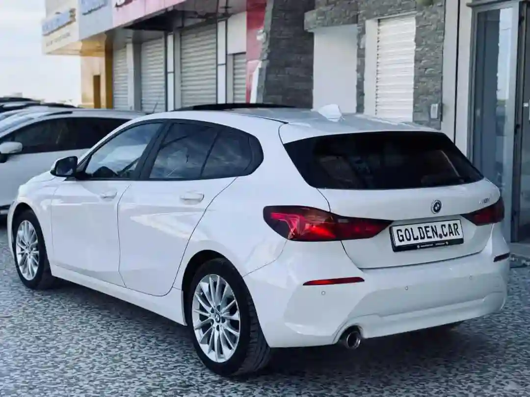 Bmw 116i Toit Panoramique - Vue 4