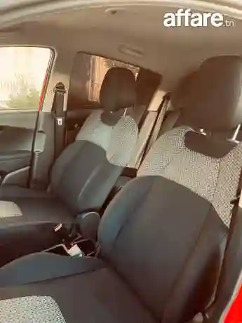 Mahindra Kuv100 k8 - Vue 3
