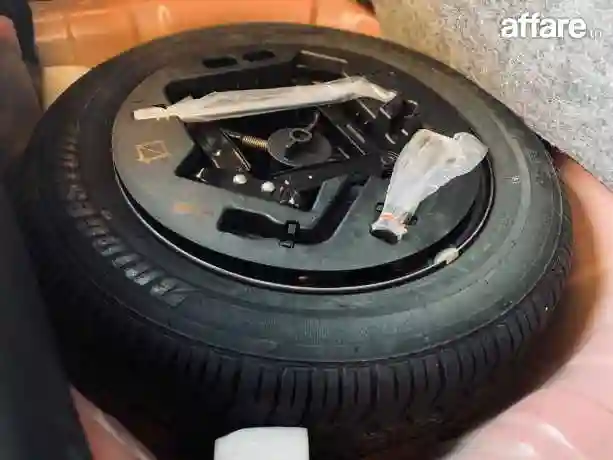 Mahindra Kuv100 k8 - Vue 7