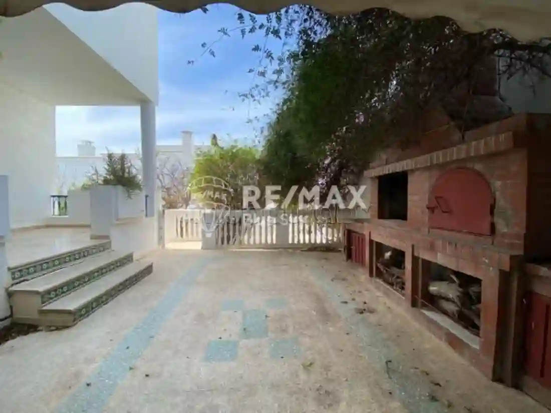 Villa s5 Avec Piscine à Louer Gammarth0