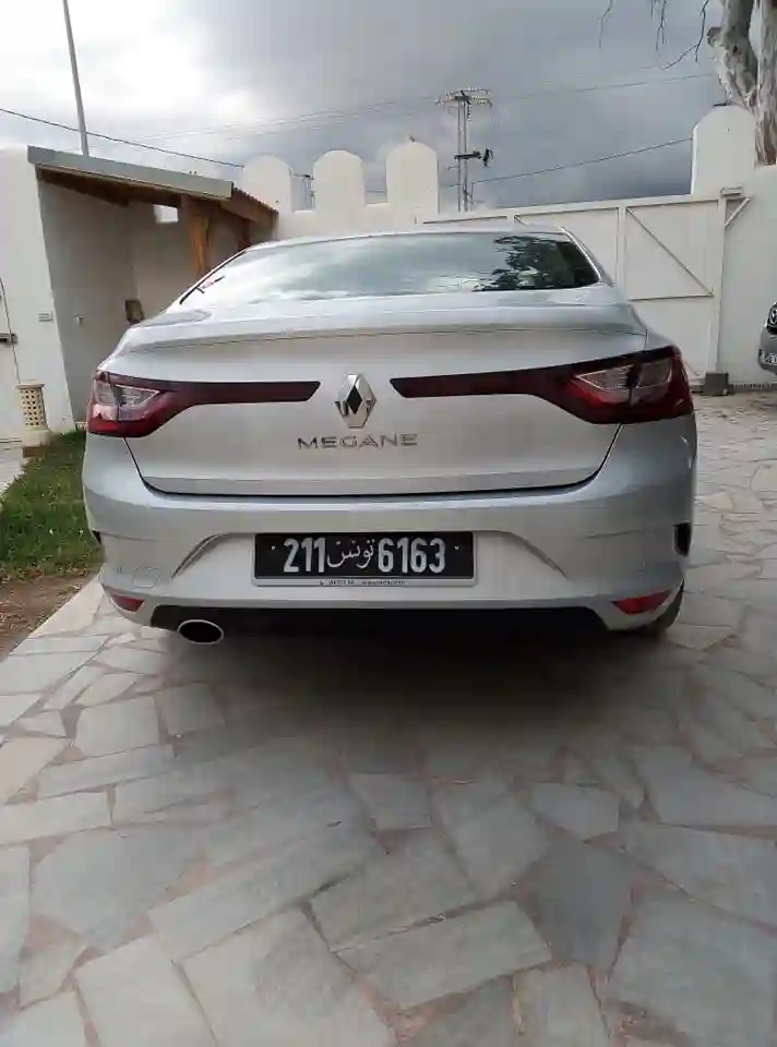 Megane Sedan 1er Main à Grombalia - Vue 2