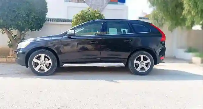SUV - Volvo Xc60 Finition R-design Tout Option en Excellent Etat - Vue 2