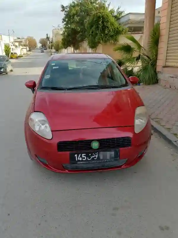 Fiat Grande Punto Essence 2010 - Vue 2