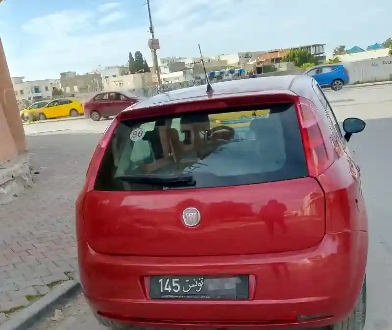 Fiat Grande Punto Essence 2010 - Vue 3