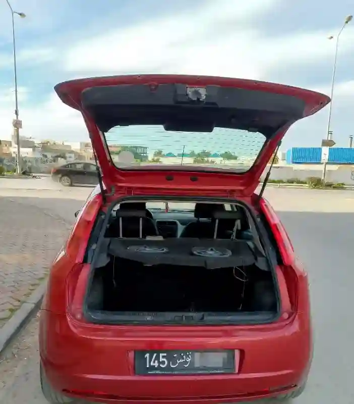 Fiat Grande Punto Essence 2010 - Vue 5