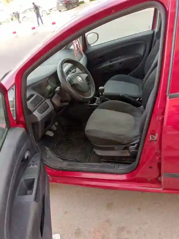 Fiat Grande Punto Essence 2010 - Vue 6