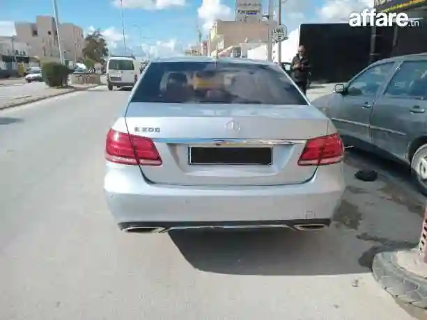 Mercedes E200 - Vue 5
